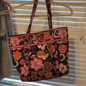 Very Bradley tote- multiple pockets inside!